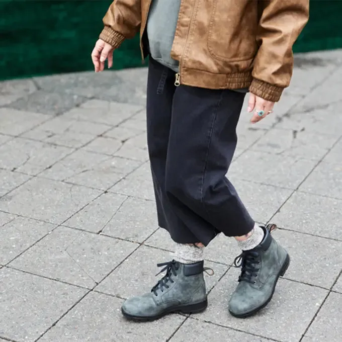 Family Fit Snow Season Blundstone 2427 - Original Lace Up Rustic Black