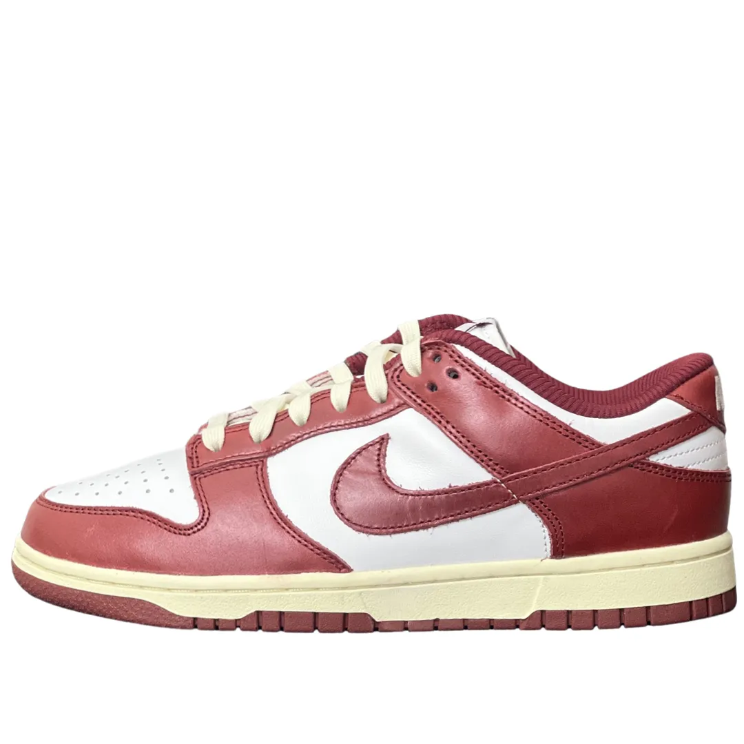 WMNS Nike Dunk Low Vintage Red Padded Comfort Standing Workers Ergonomic Design
