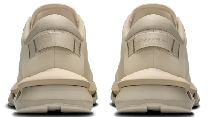 Ice Grip construction On Running Cloudzone Pearl Truffle (Women's)