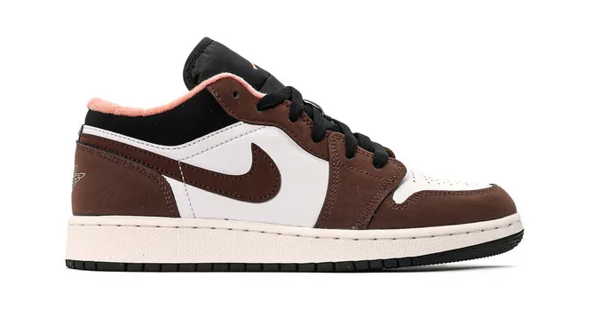 Jordan 1 Low Mocha (GS) Peace Step