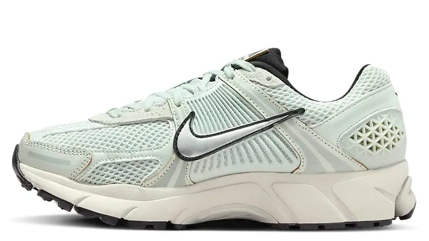 Core Support Nike Zoom Vomero 5 Light Silver Chrome (Women's)