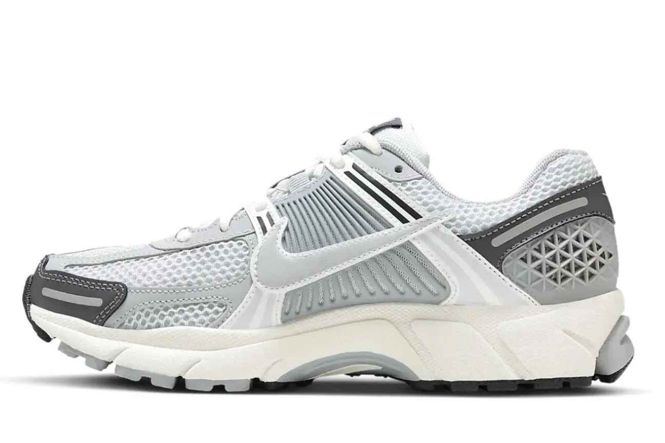 All Day Travel Light Nike Zoom Vomero 5 Wolf Grey