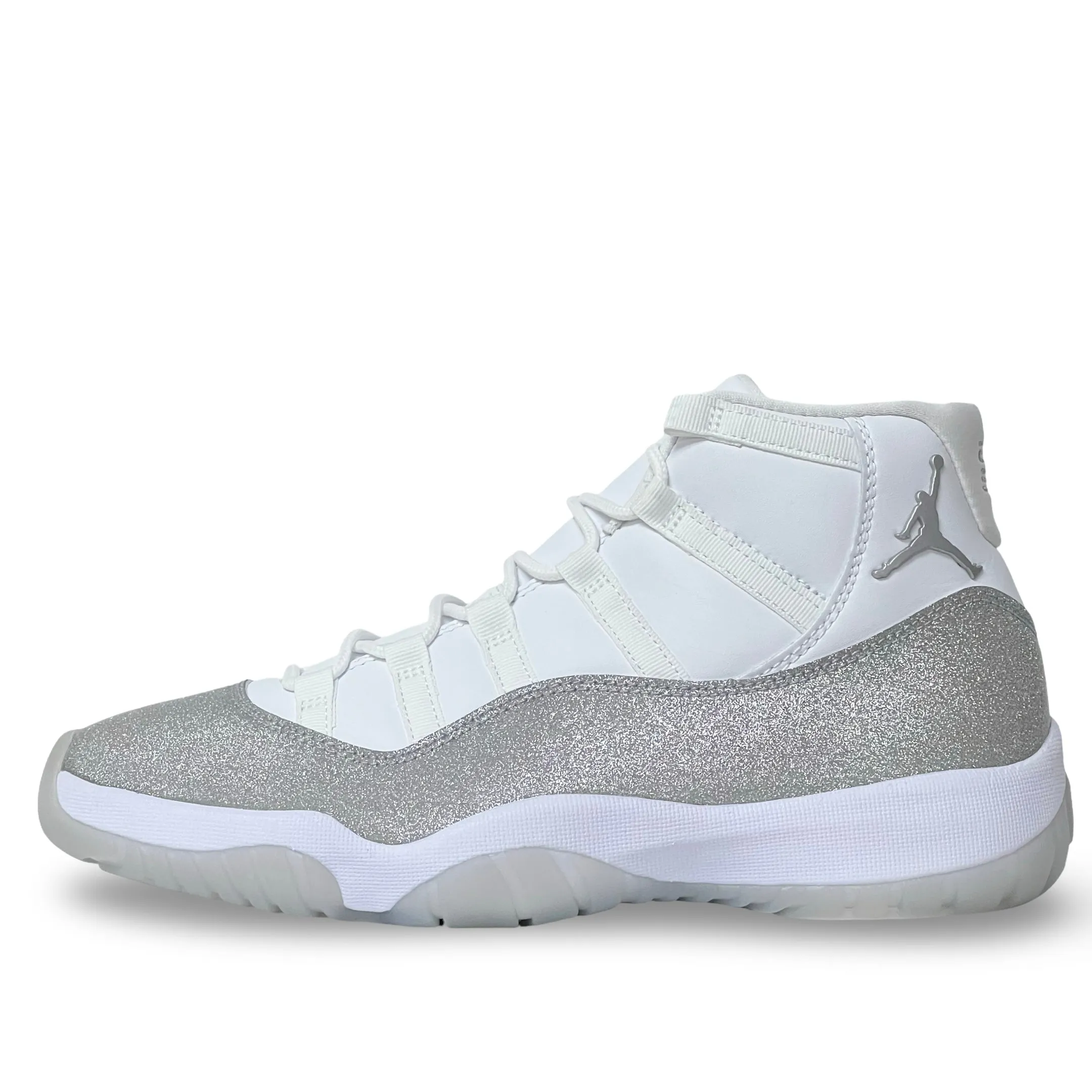 WMNS Nike Air Jordan 11 White Metallic Silver Move Bold Safe Land